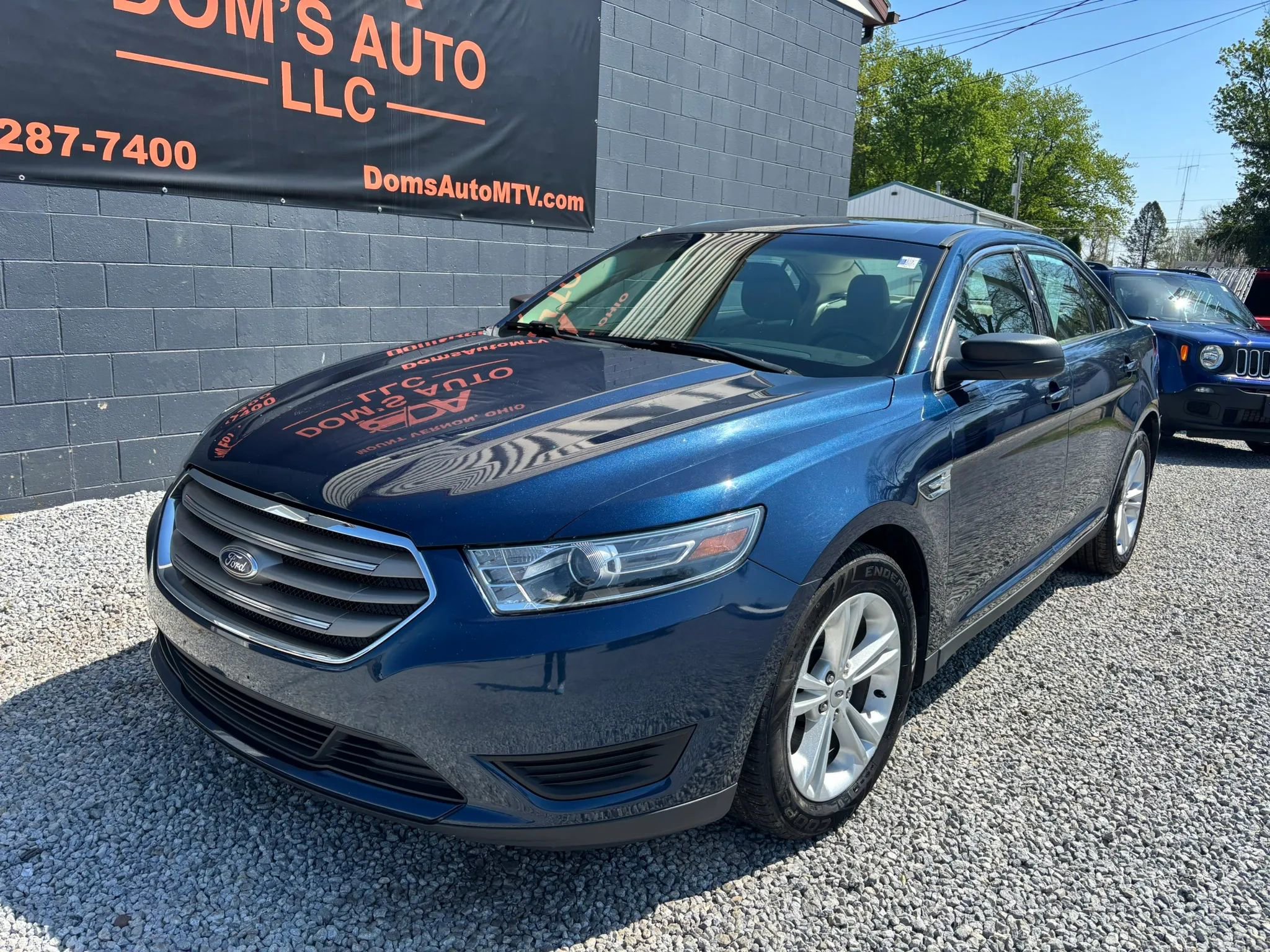 Used 2016 Ford Taurus SE FWD image 11