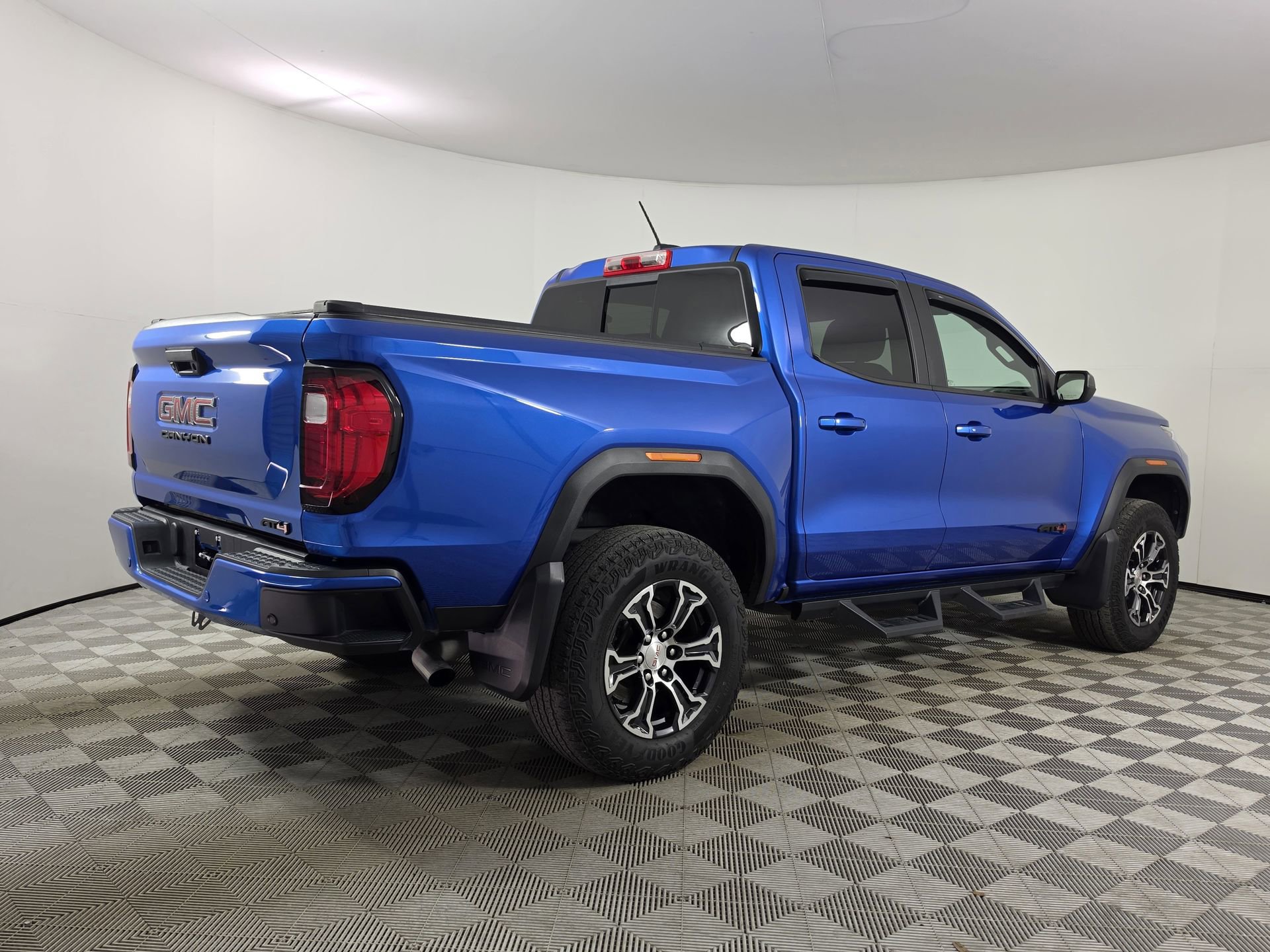 Used 2023 GMC Canyon AT4 w/ AT4 Premium Package AWD/4WD image 7