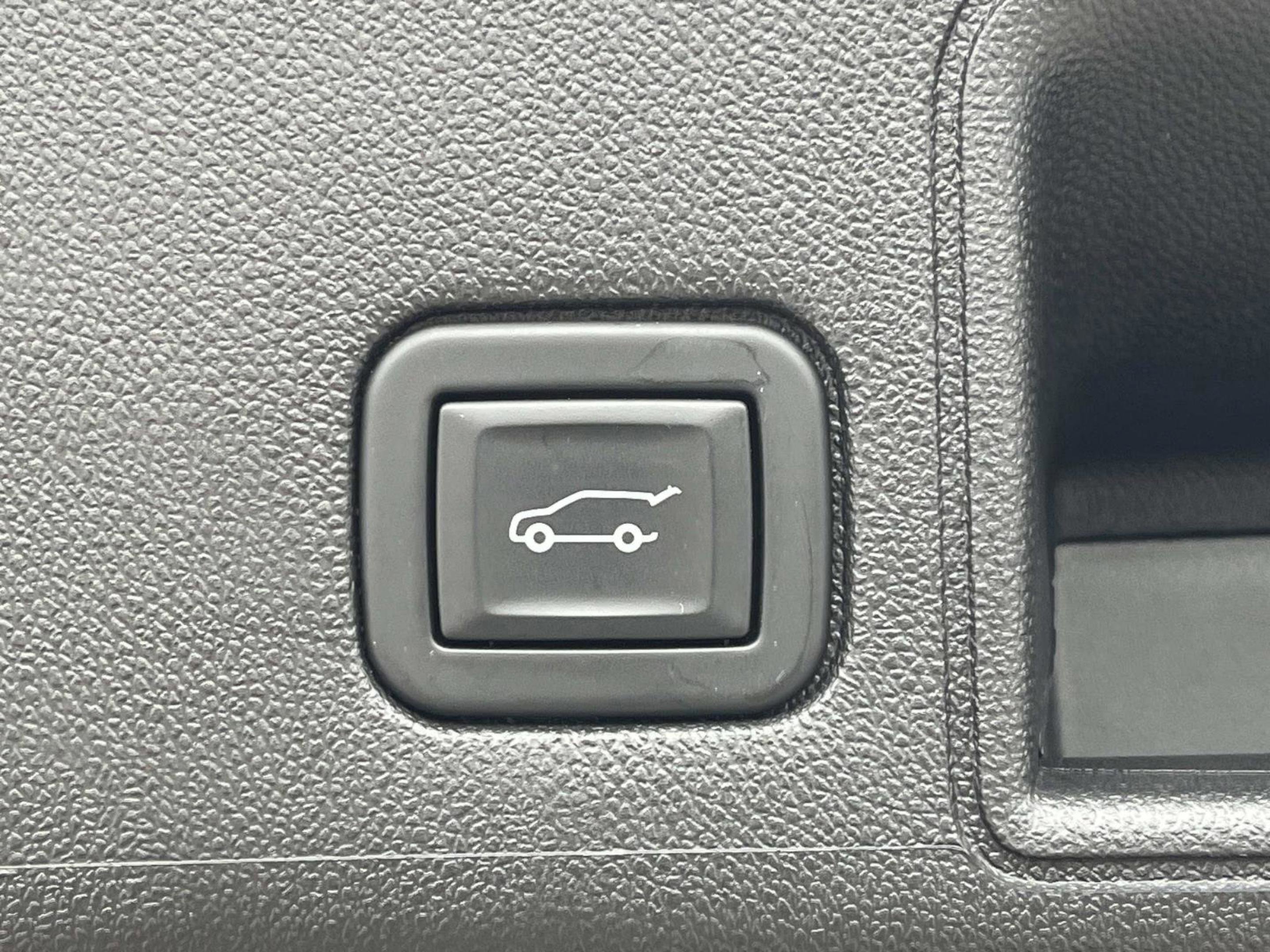 Used 2023 GMC Terrain SLT w/ Infotainment Package II image 23