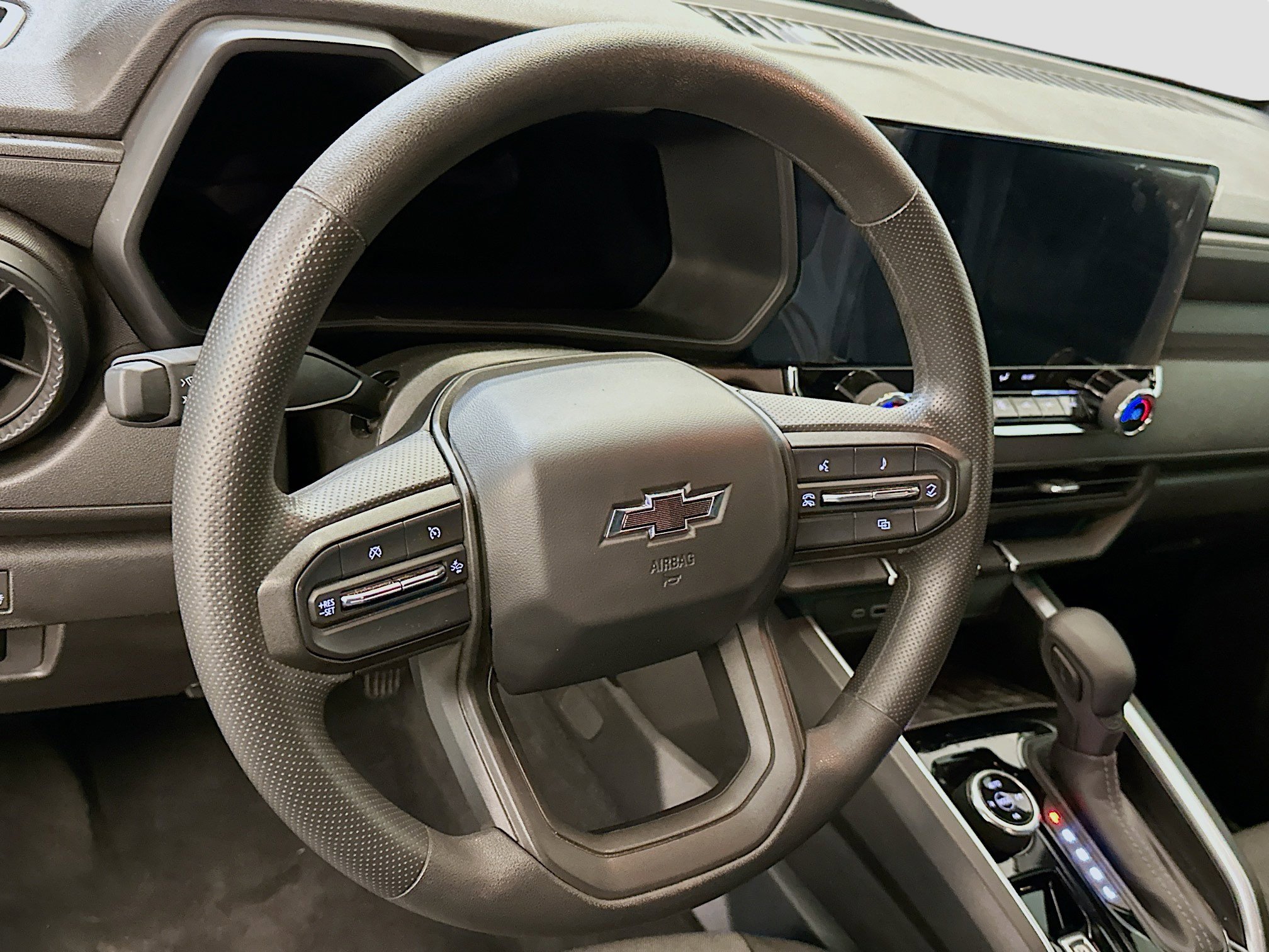 Used 2025 Chevrolet Colorado Trail Boss image 18