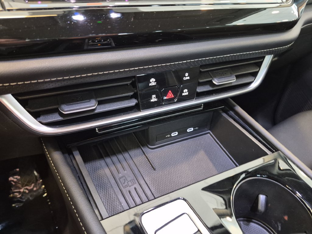 Used 2025 Volkswagen Atlas SE FWD image 21
