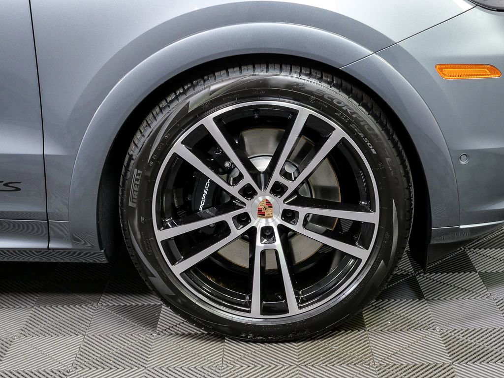 New 2026 Porsche Cayenne GTS image 42