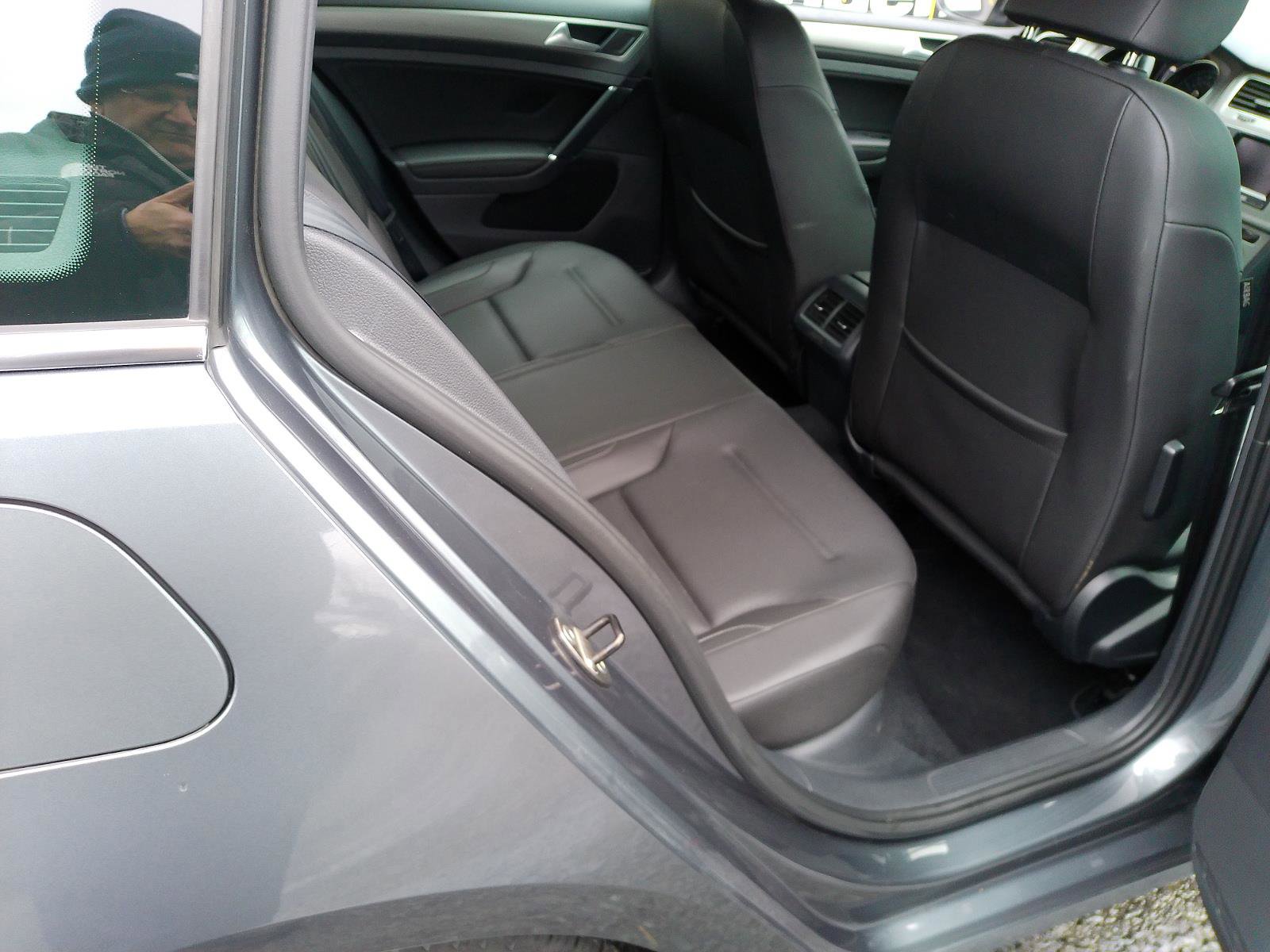 Used 2015 Volkswagen Golf TDI S image 43