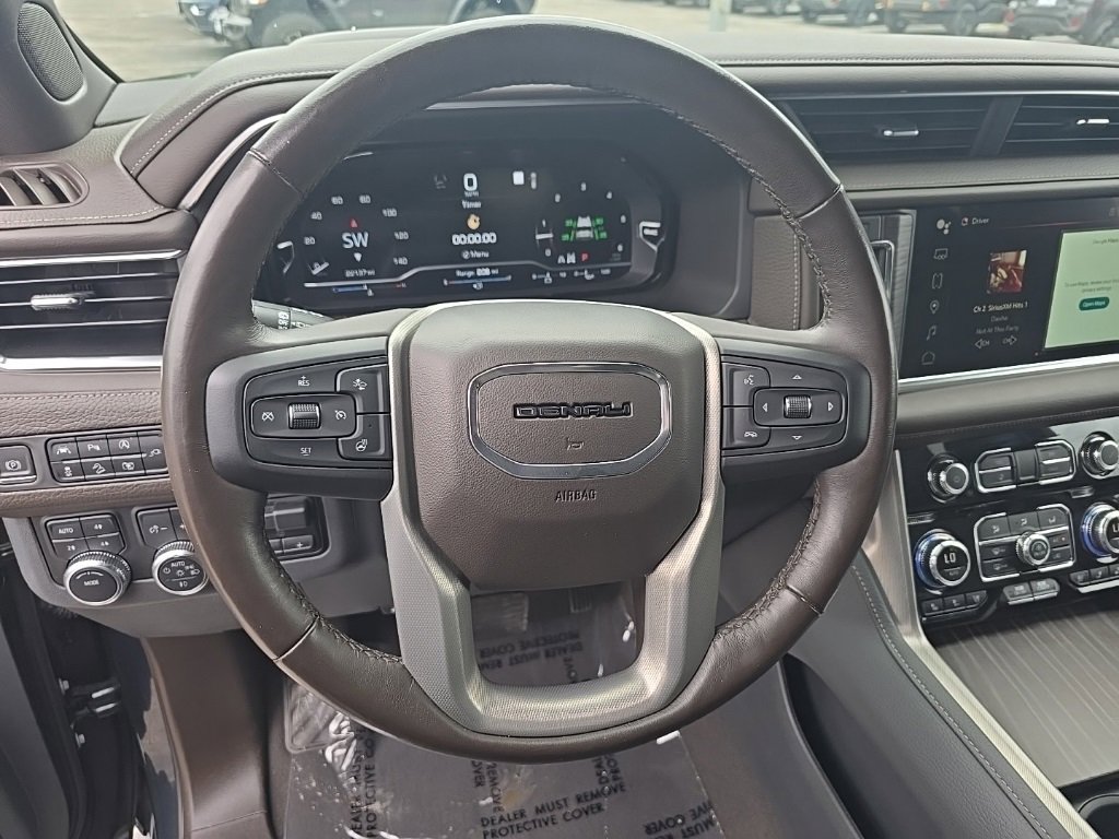 Used 2022 GMC Yukon Denali w/ Denali Premium Package image 17