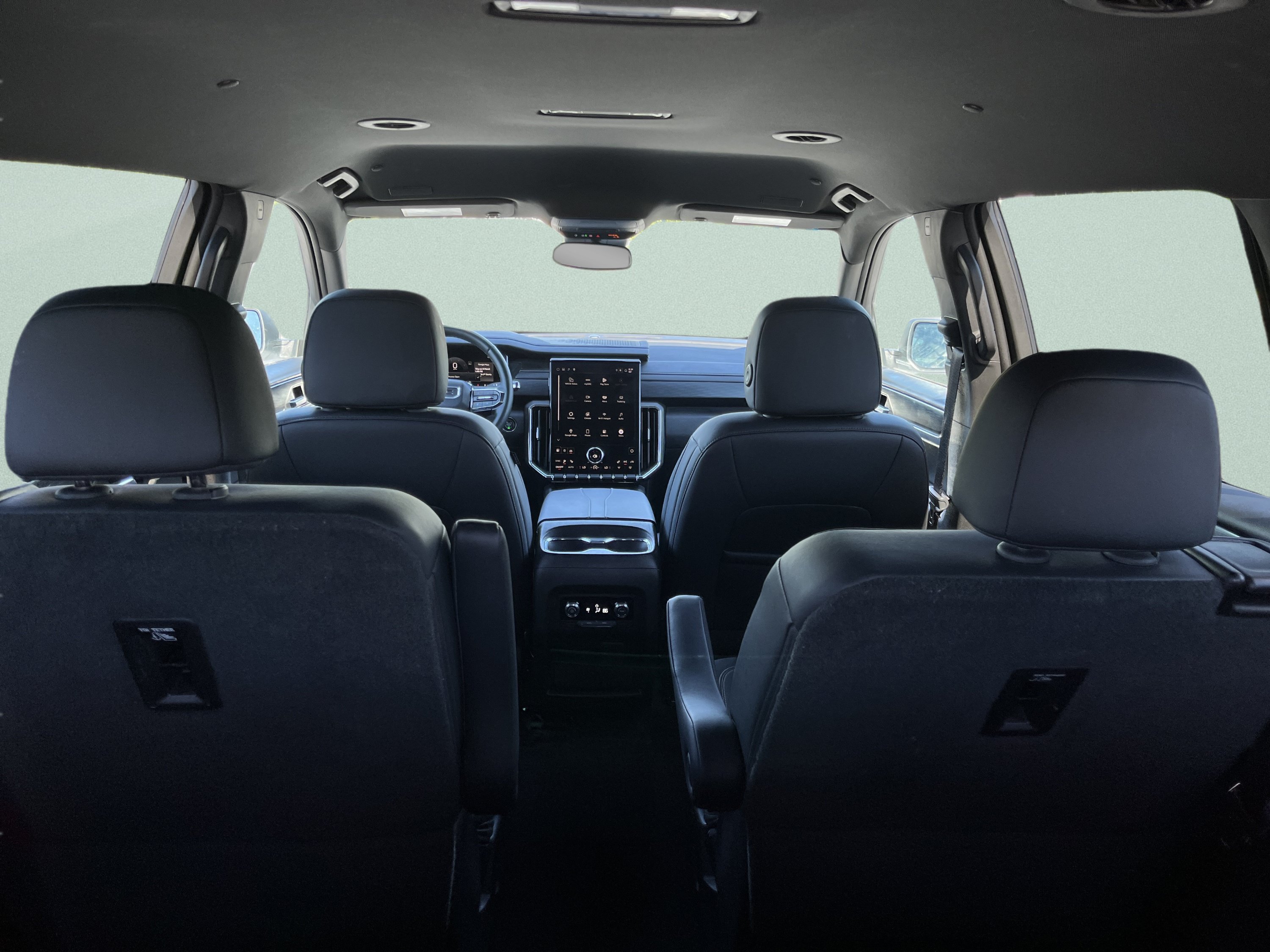 Used 2025 GMC Acadia Elevation w/ Elevation Premium Package AWD/4WD image 14