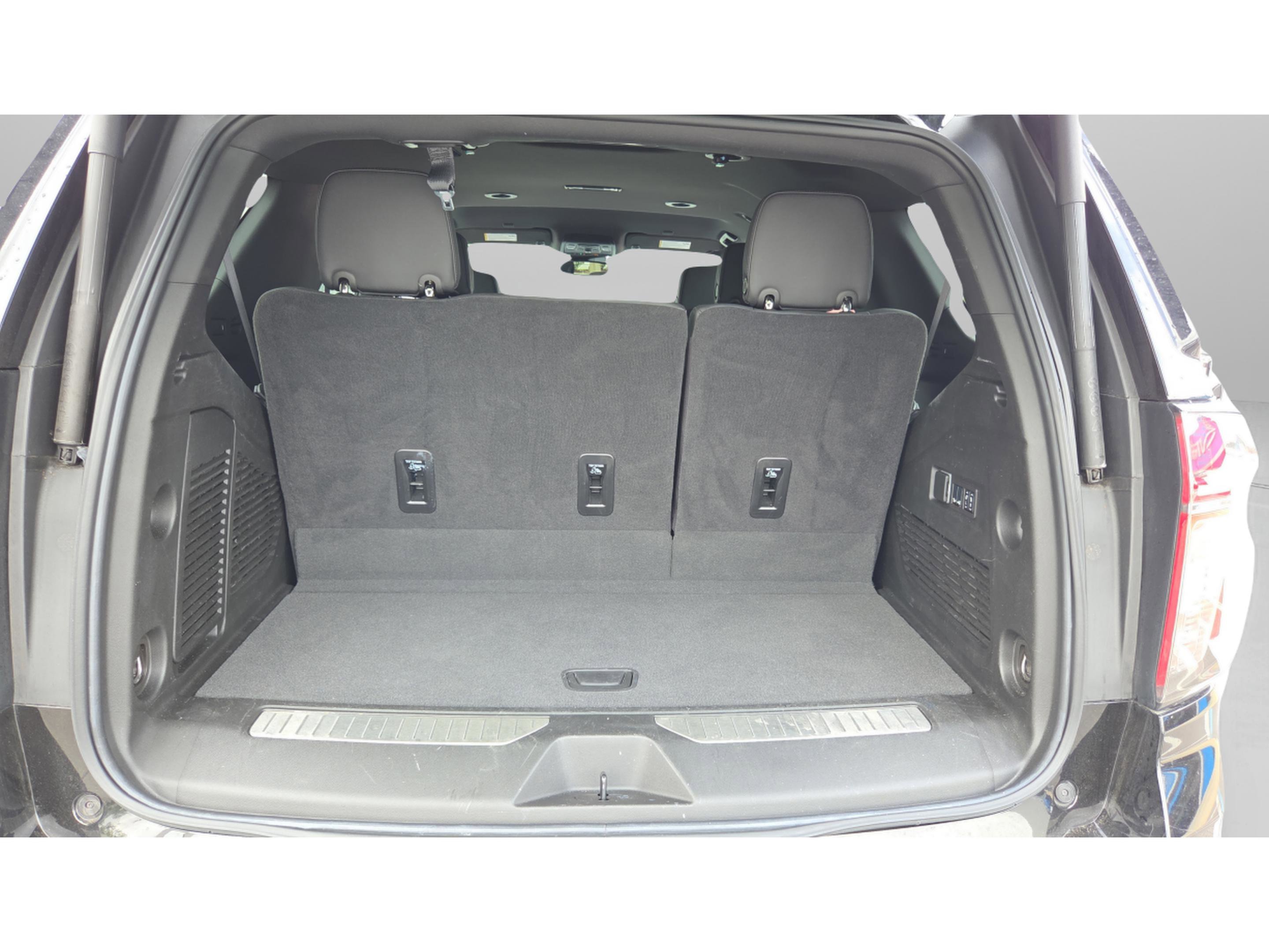 Used 2024 Chevrolet Tahoe Z71 w/ Luxury Package image 13