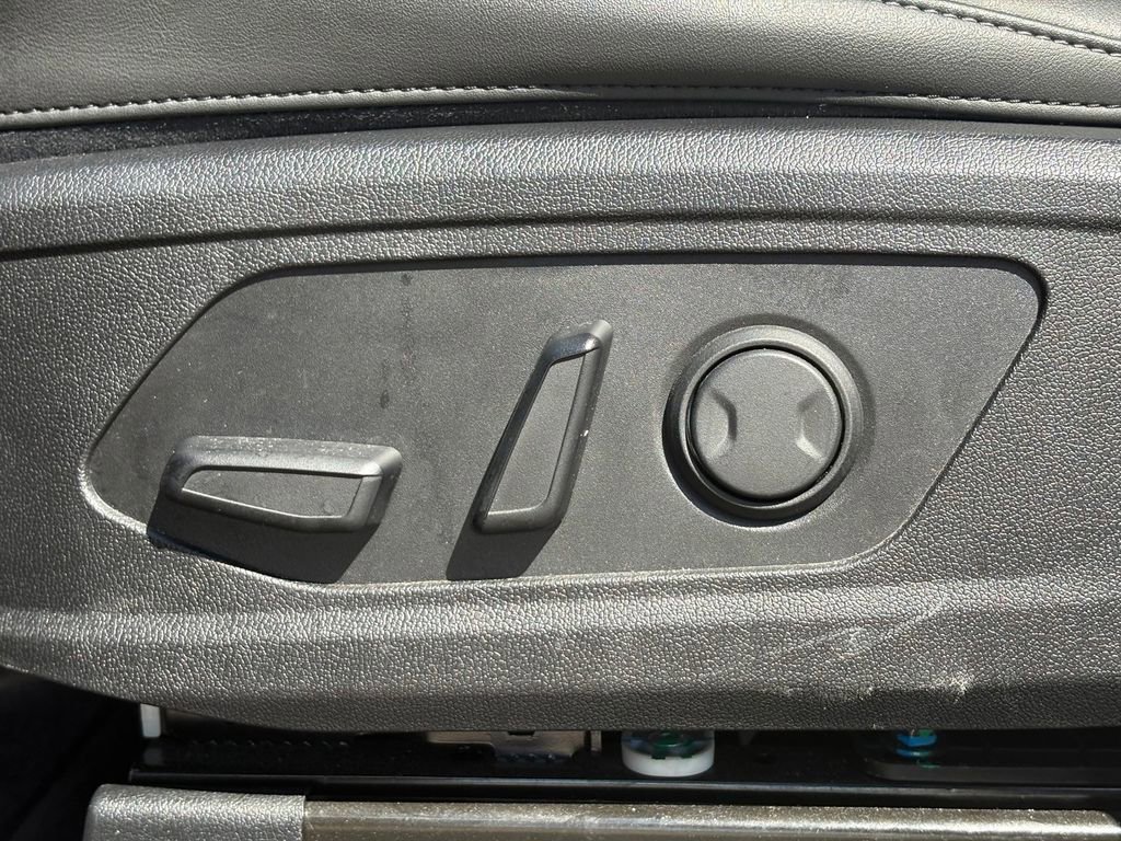 Certified 2024 Kia Sorento EX w/ Panoramic Sunroof Package FWD image 11