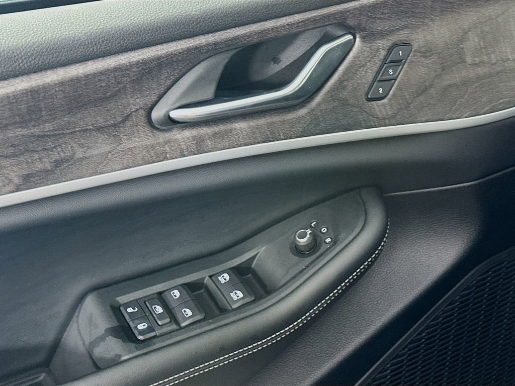 Certified 2025 Jeep Grand Cherokee Limited w/ Luxury Tech Group II image 28