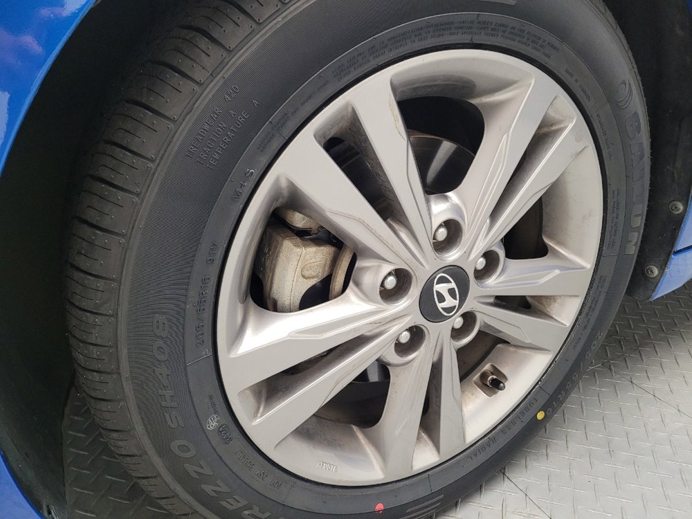 Used 2017 Hyundai Elantra SE image 31