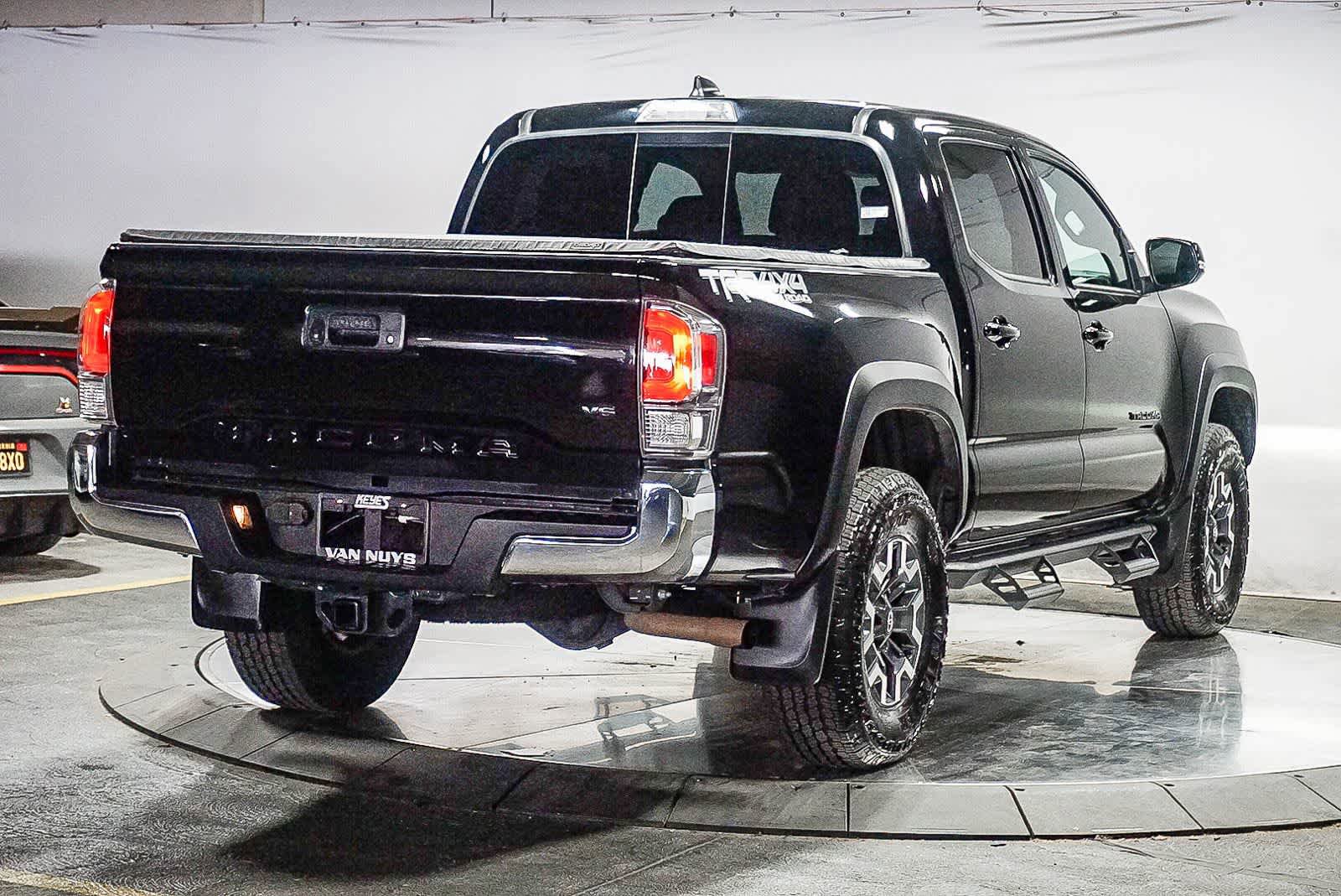 Certified 2023 Toyota Tacoma TRD Off-Road AWD/4WD image 11
