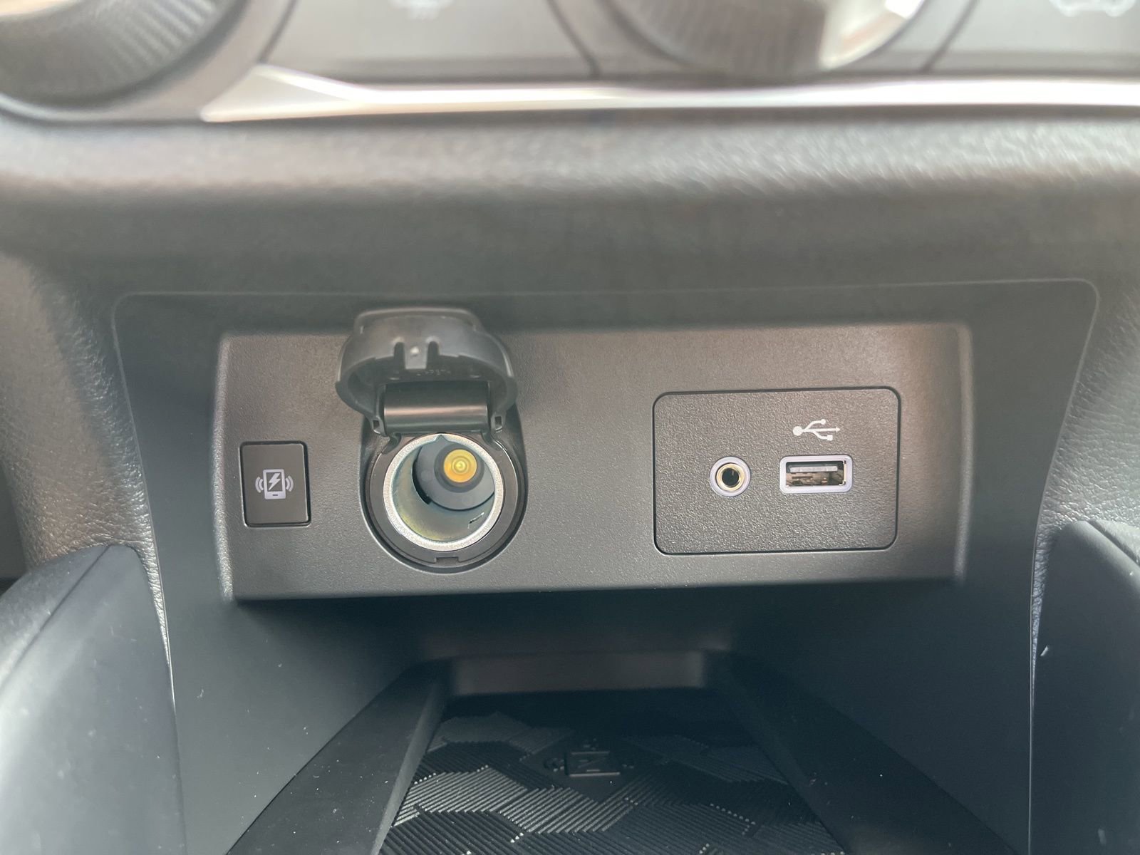 New 2025 Nissan Versa SV w/ Trunk Package image 22