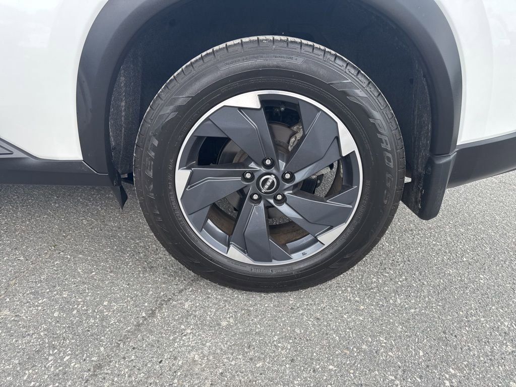 Used 2024 Nissan Rogue SV w/ SV Premium Package FWD image 31