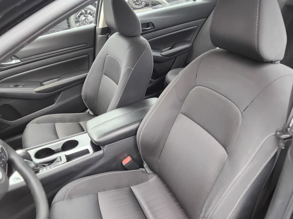 Used 2024 Nissan Altima 2.5 SV FWD image 7