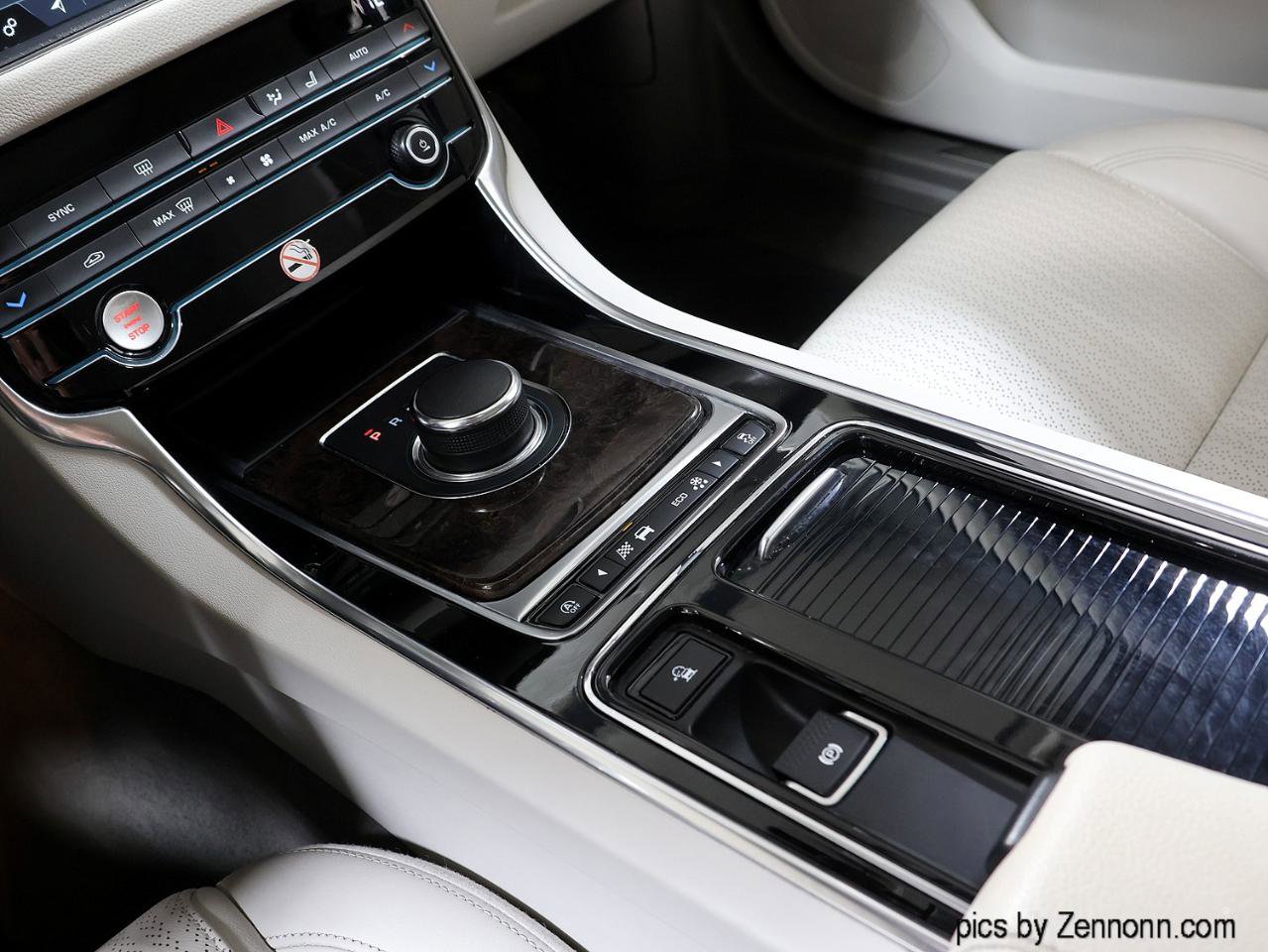 Used 2020 Jaguar XF Prestige image 22