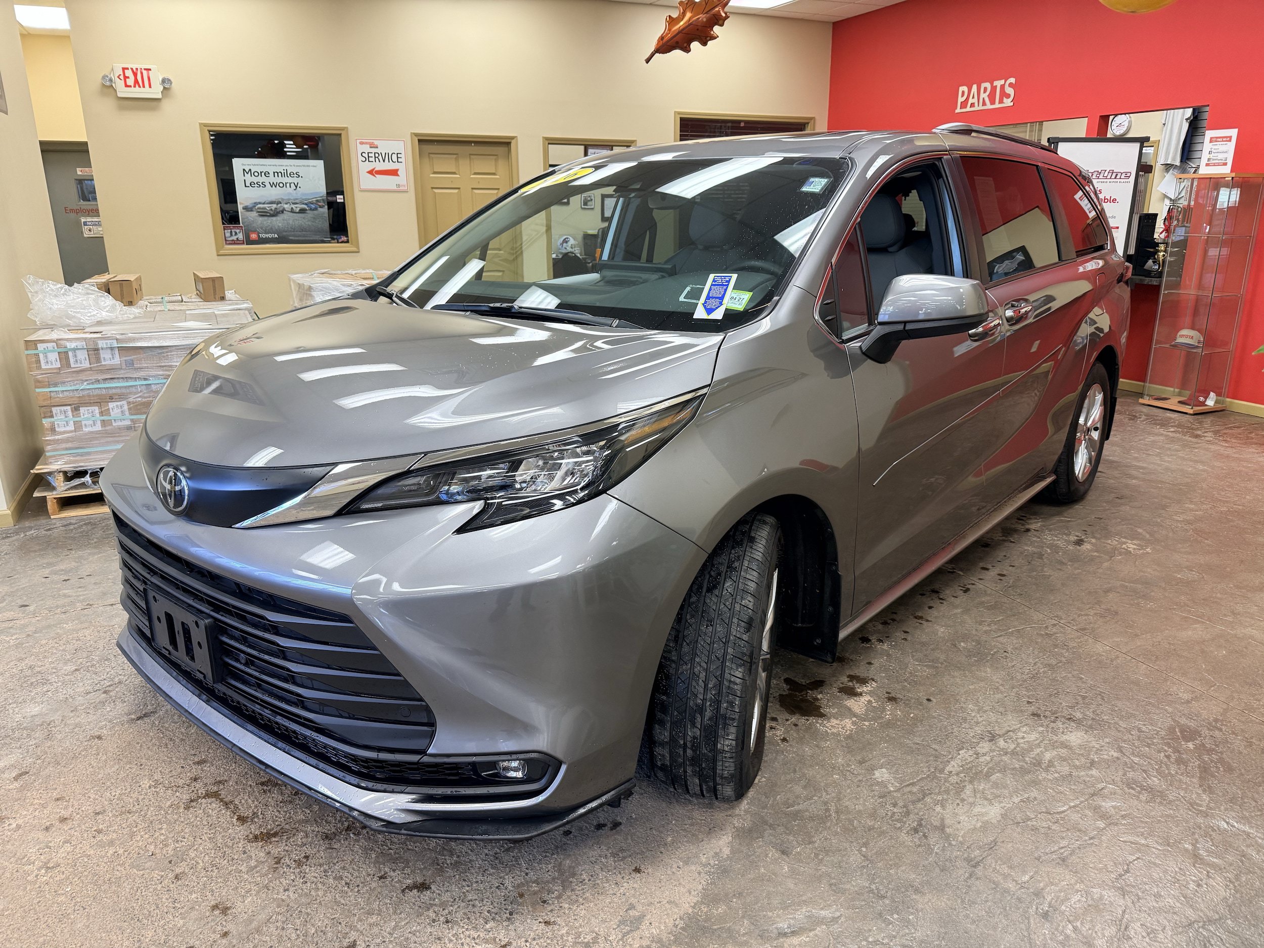 Used 2026 Toyota Sienna XLE AWD/4WD image 2