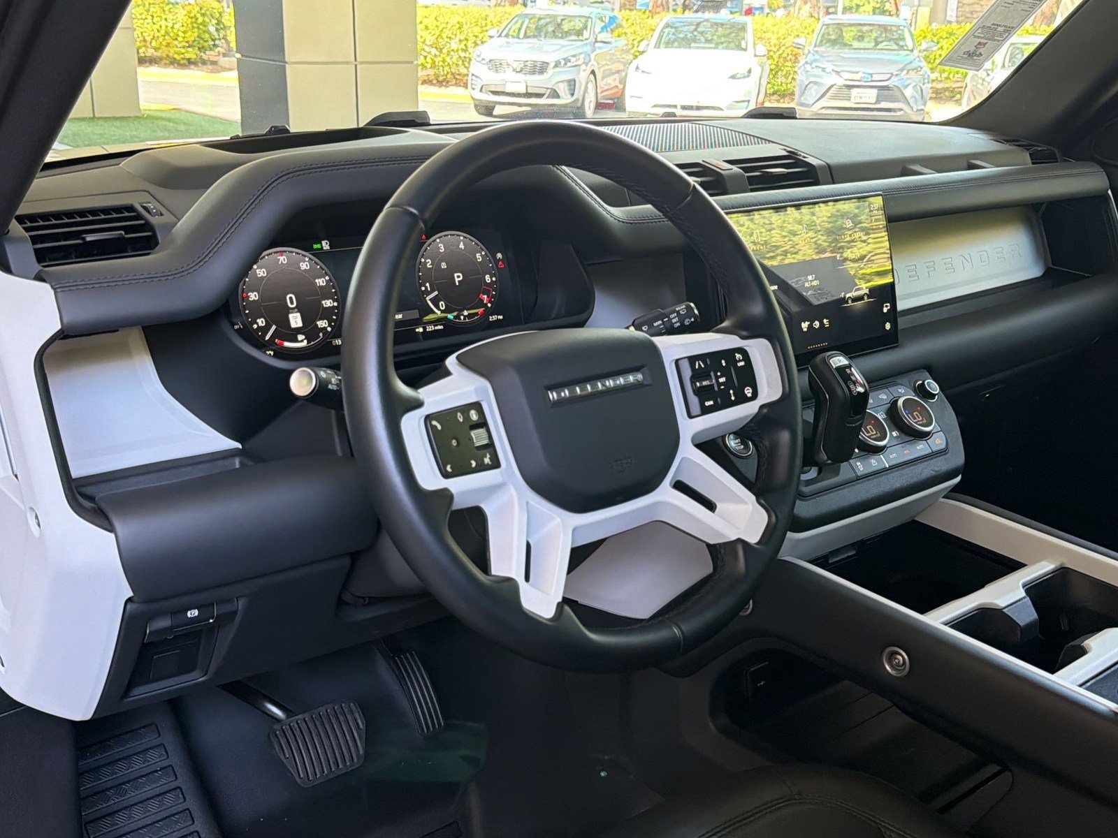 Used 2025 Land Rover Defender 110 S AWD/4WD image 4