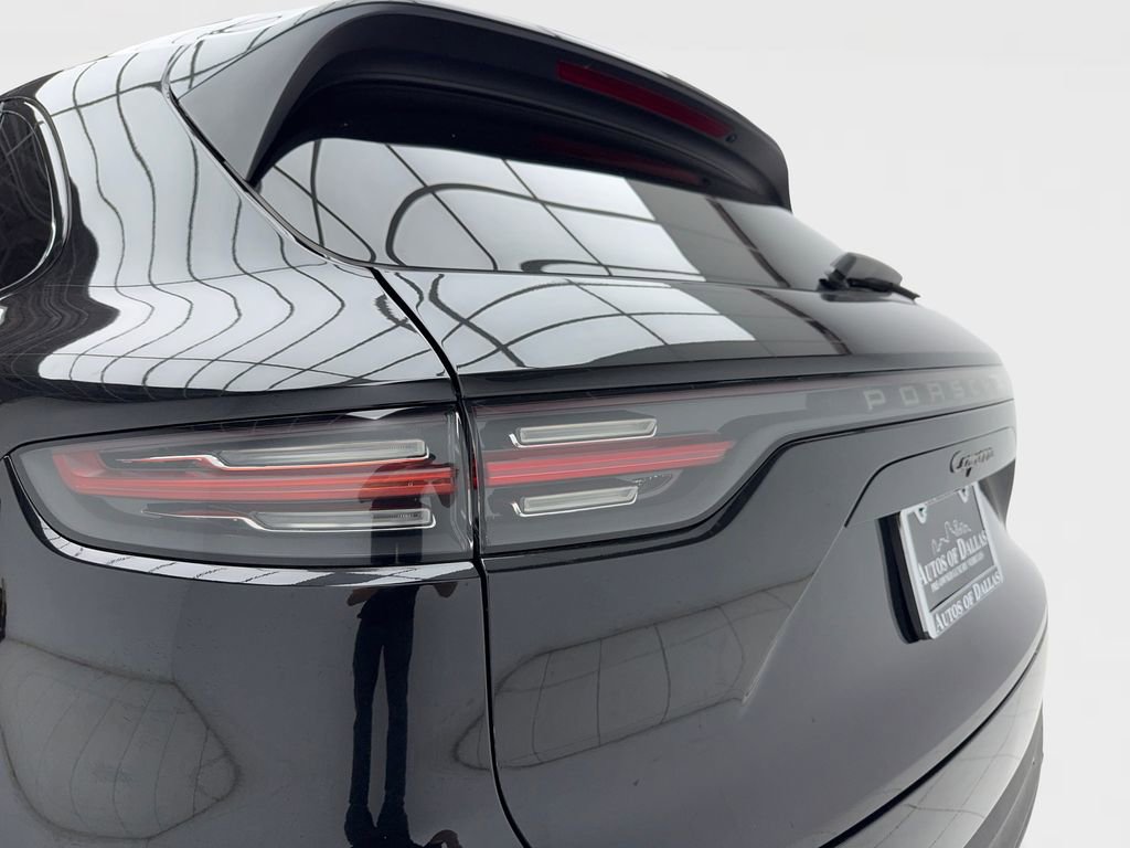 Used 2023 Porsche Cayenne Platinum Edition image 9