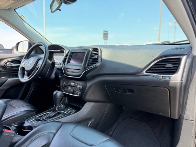 Used 2019 Jeep Cherokee Latitude Plus AWD/4WD image 14