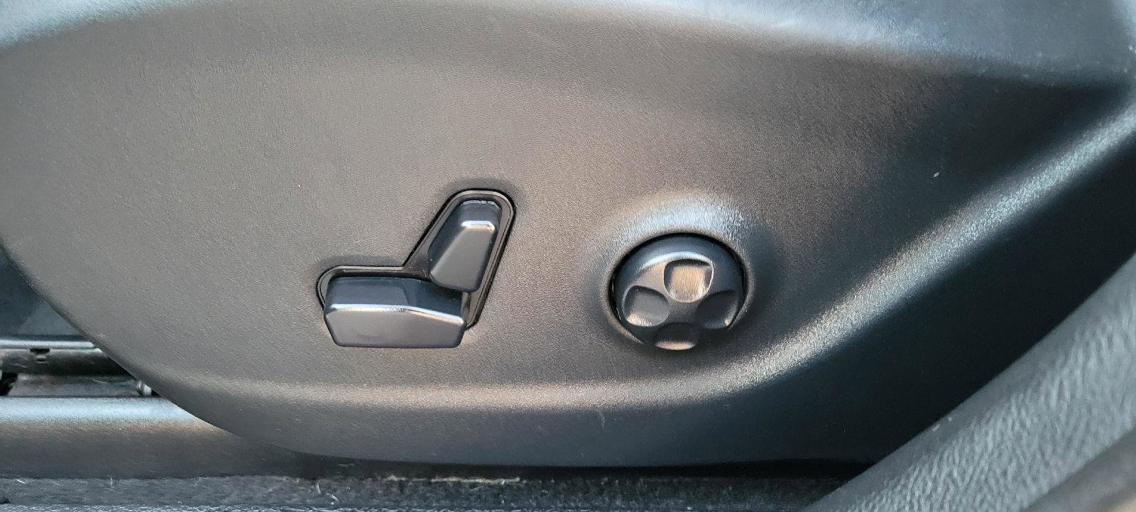 Used 2019 Jeep Cherokee Latitude Plus w/ Cold Weather Group image 8