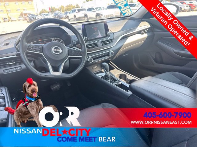 Used 2025 Nissan Altima 2.5 SV FWD image 12