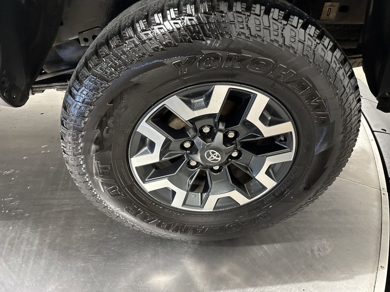 Used 2018 Toyota Tacoma TRD Off-Road image 12