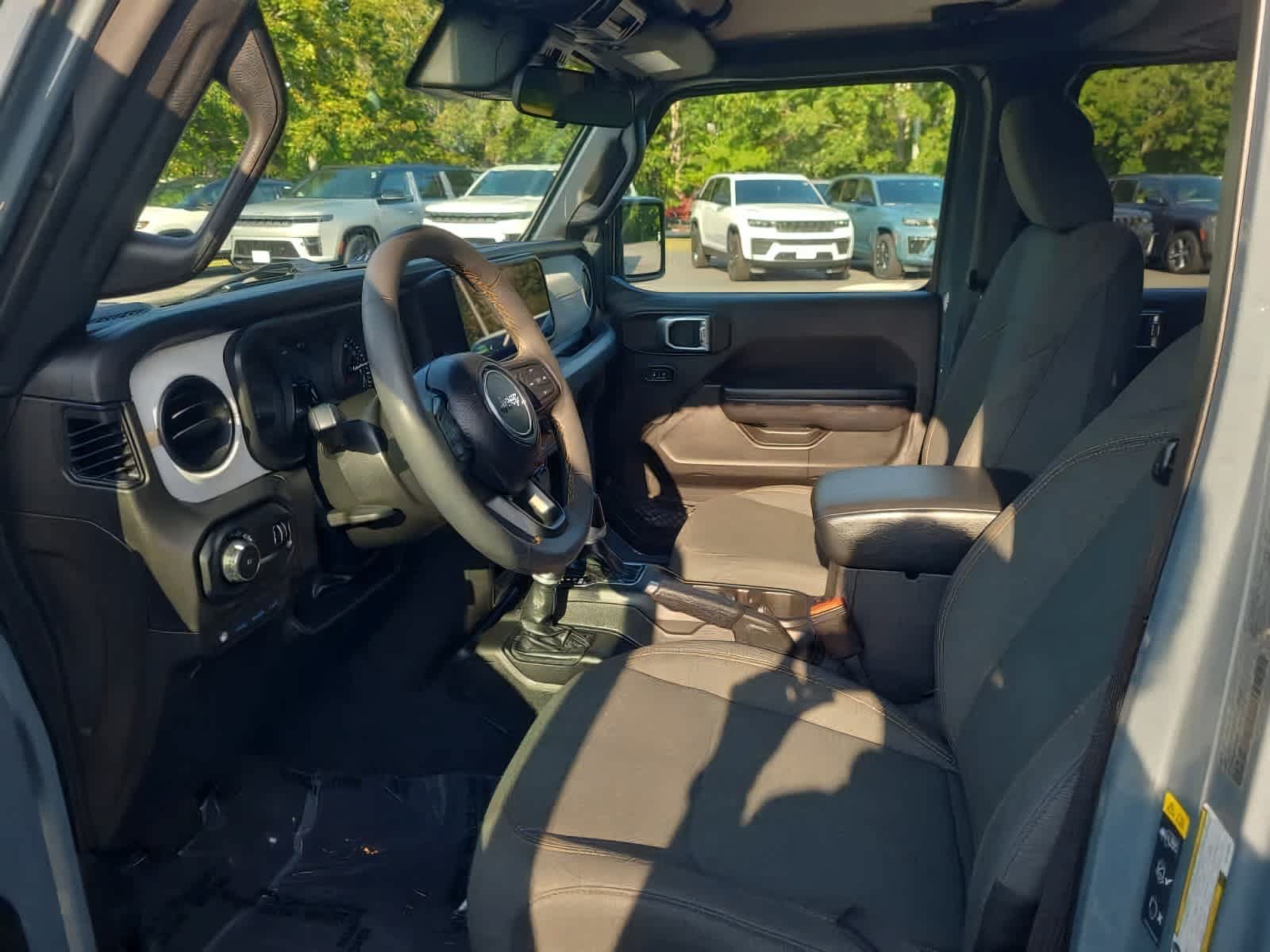 Used 2024 Jeep Wrangler Unlimited w/ Convenience Group AWD/4WD image 7