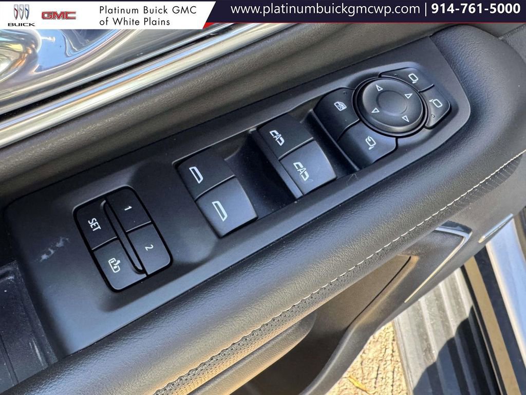 Used 2023 GMC Yukon SLT w/ SLT Luxury Package image 16