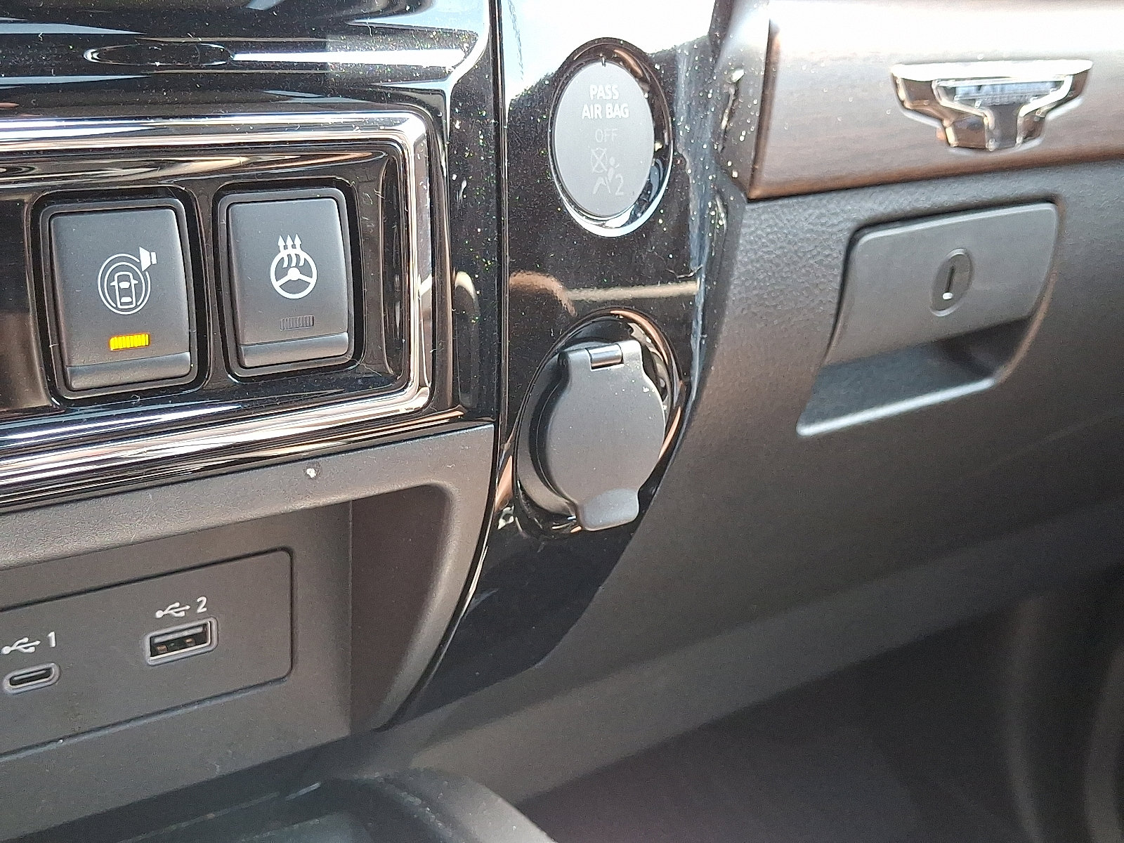 Used 2024 Nissan Titan Platinum Reserve w/ Moonroof Package image 26