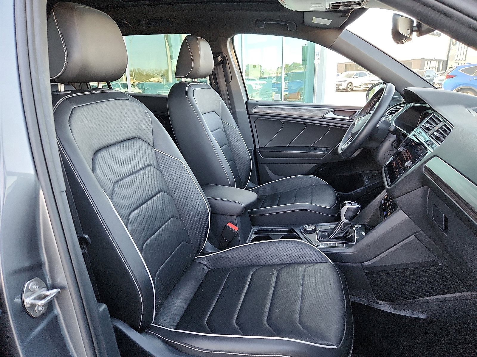 Used 2023 Volkswagen Tiguan SEL R-Line image 15