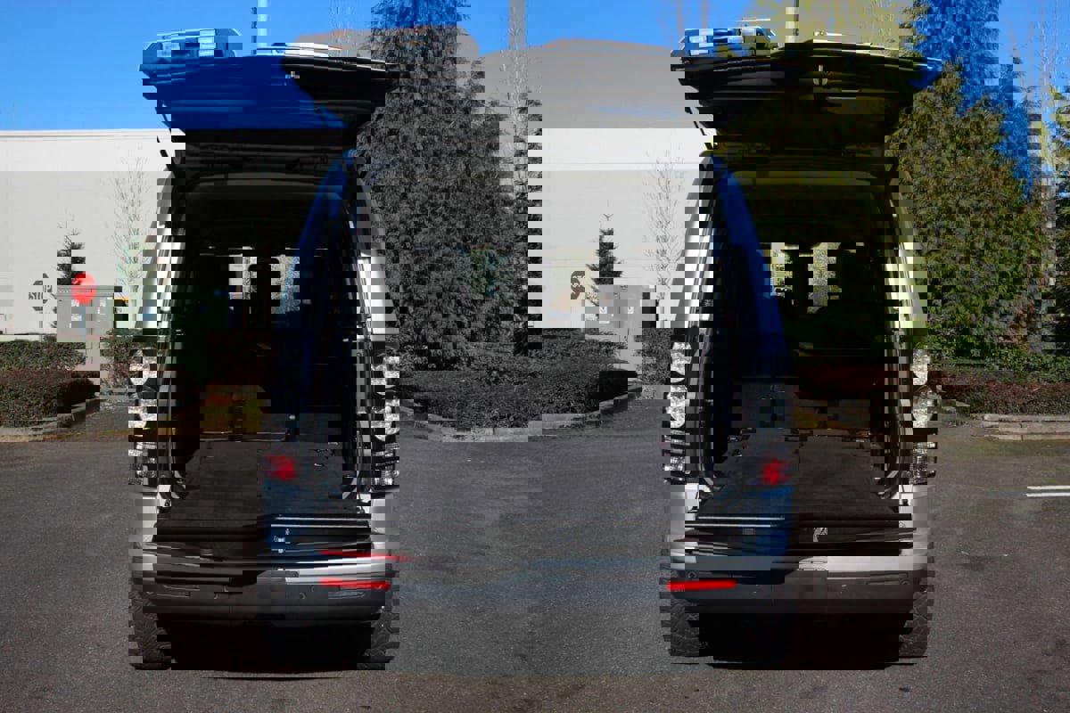 Used 2015 Land Rover LR4 image 10