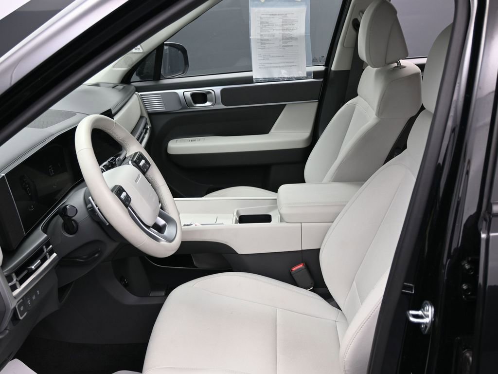 Used 2025 Hyundai Santa Fe SE image 17