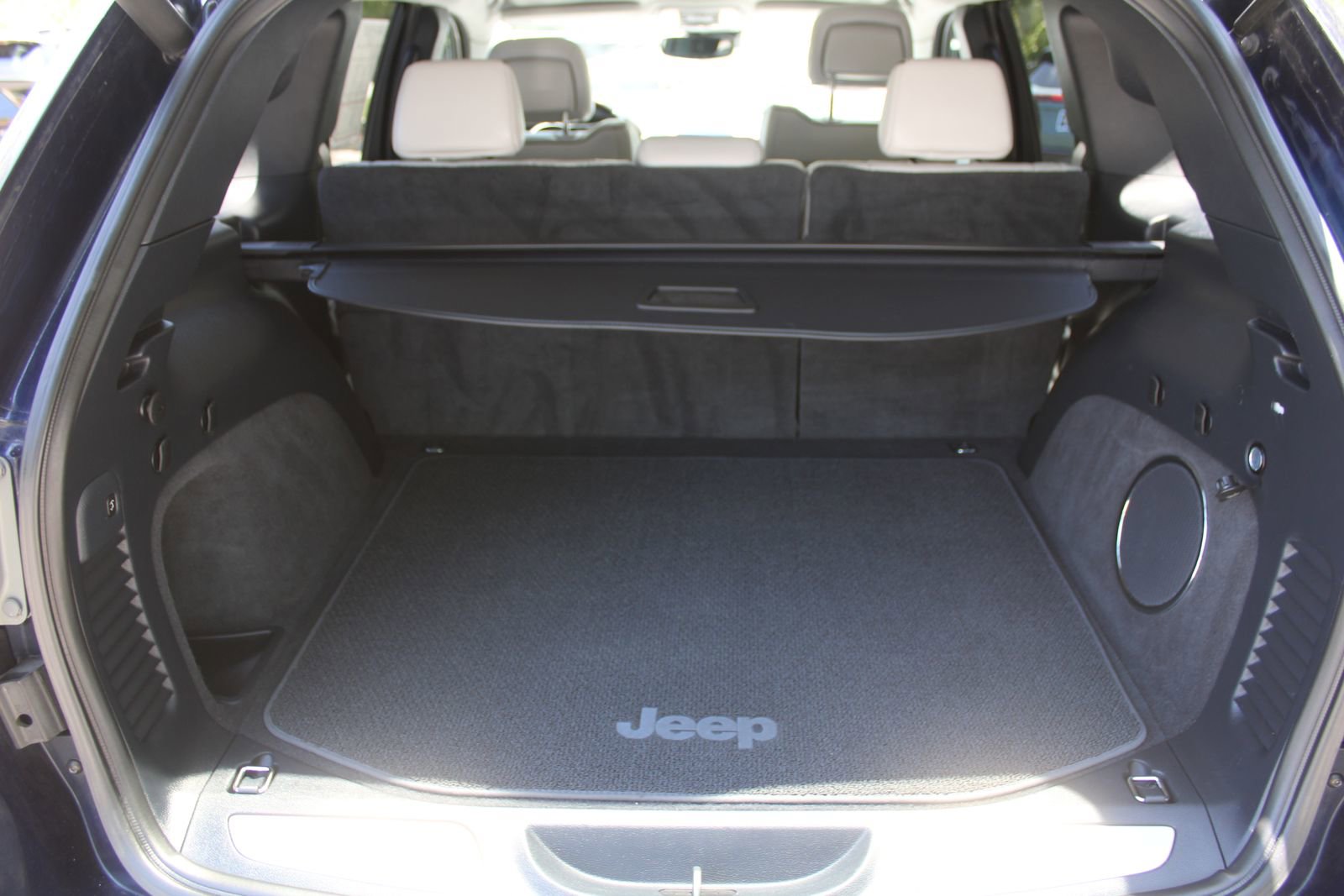 Used 2018 Jeep Grand Cherokee Summit AWD/4WD image 10