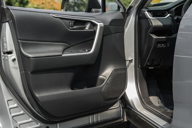 Used 2019 Toyota RAV4 LE w/ All Weather Liner Package AWD/4WD image 32
