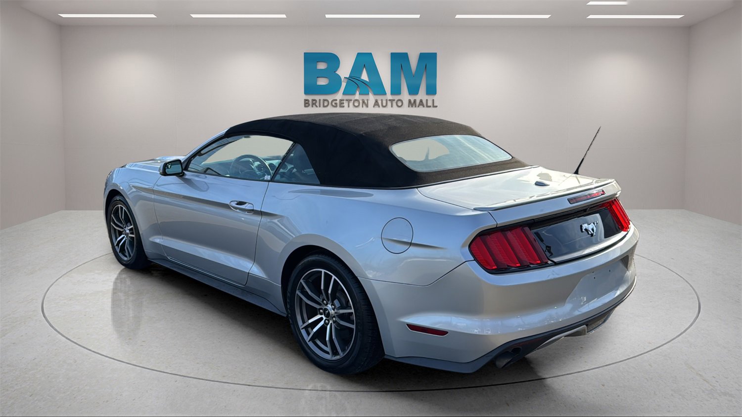 Used 2016 Ford Mustang Premium image 5