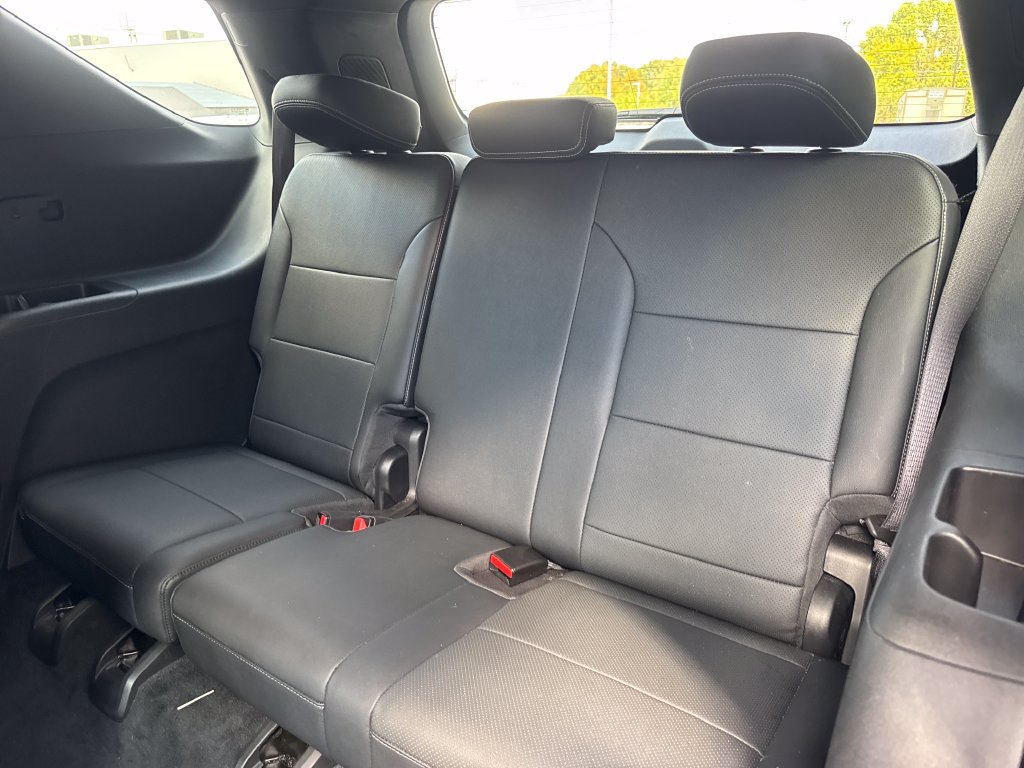 Used 2025 Chevrolet Traverse LT FWD image 12