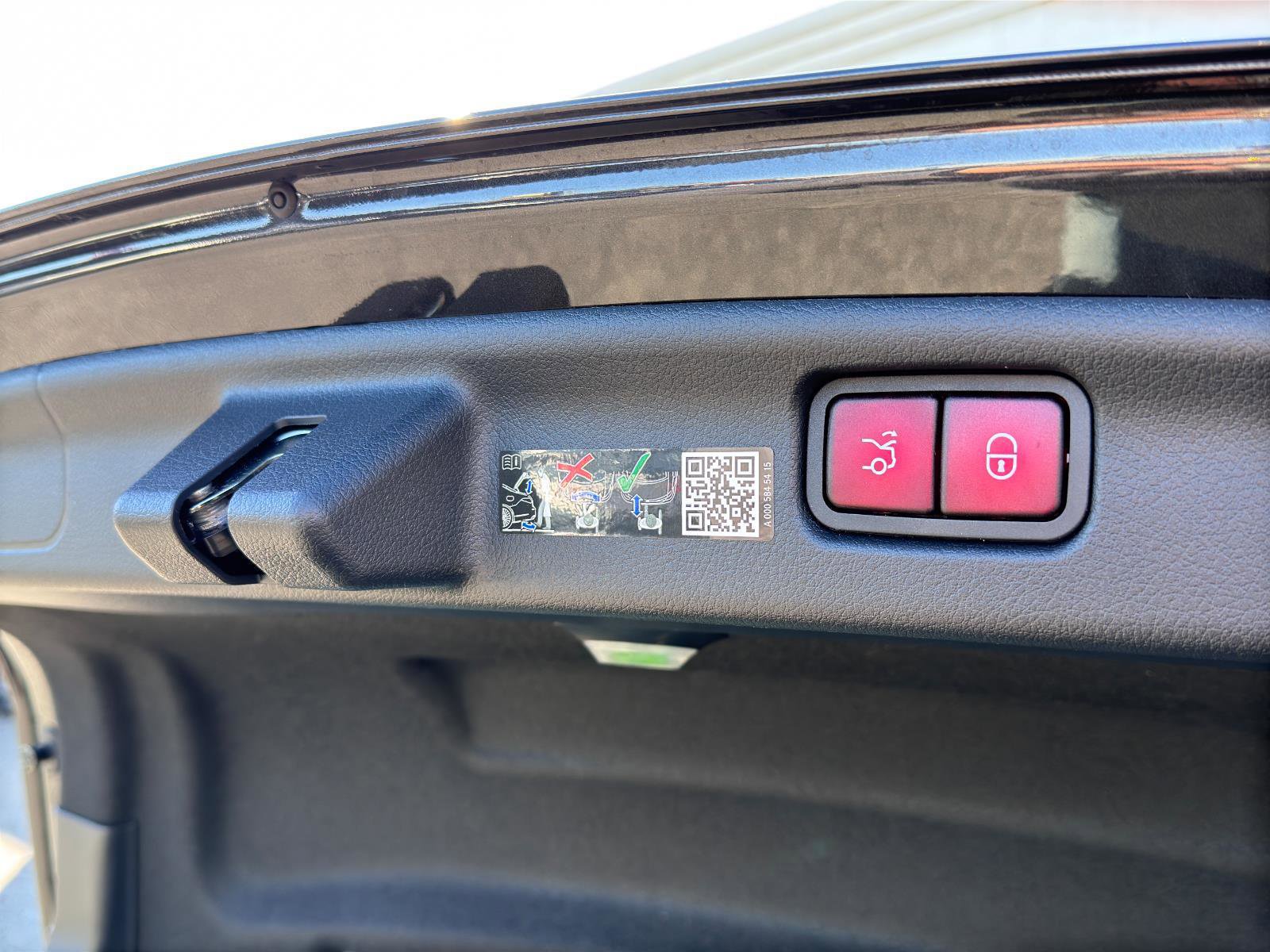 Used 2024 Mercedes-Benz C 300 4MATIC Sedan w/ Pinnacle Trim Package image 10