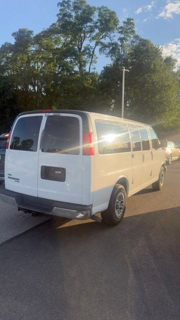 Used 2010 Chevrolet Express 1500 LT w/ LT Preferred Equipment Group RWD image 4