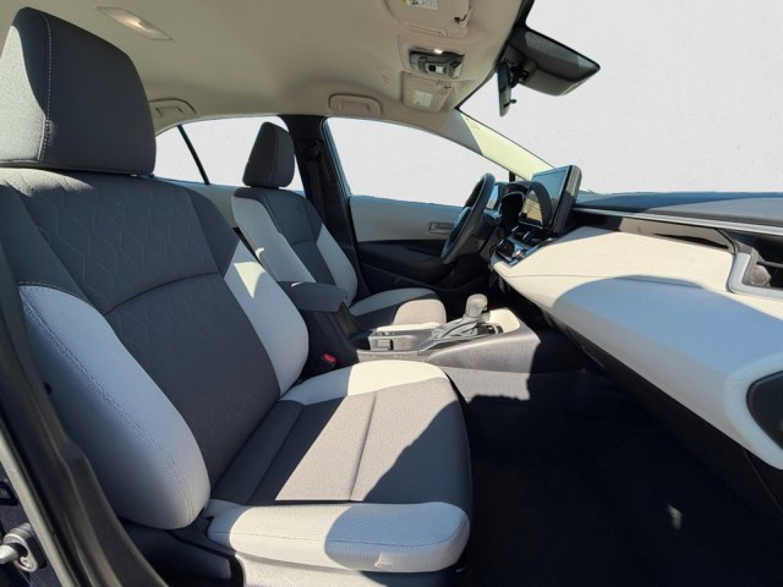 Used 2025 Toyota Corolla LE image 18