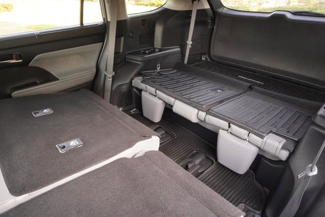 Used 2022 Toyota Highlander XLE image 32