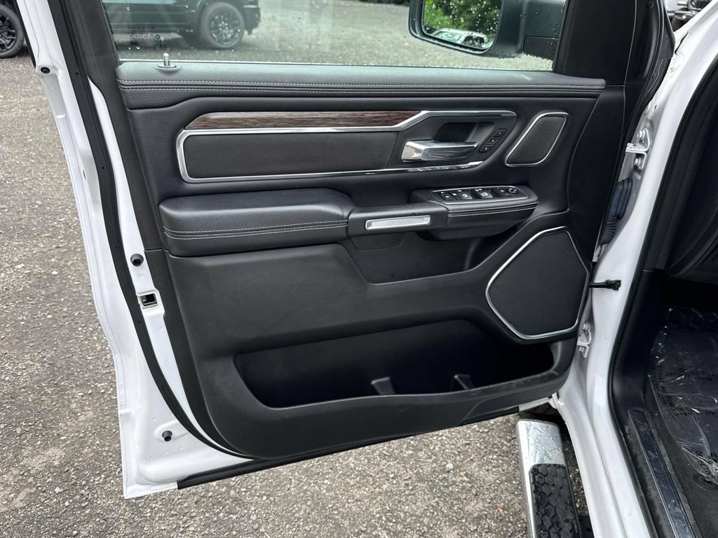 Used 2019 RAM 1500 Laramie AWD/4WD image 12