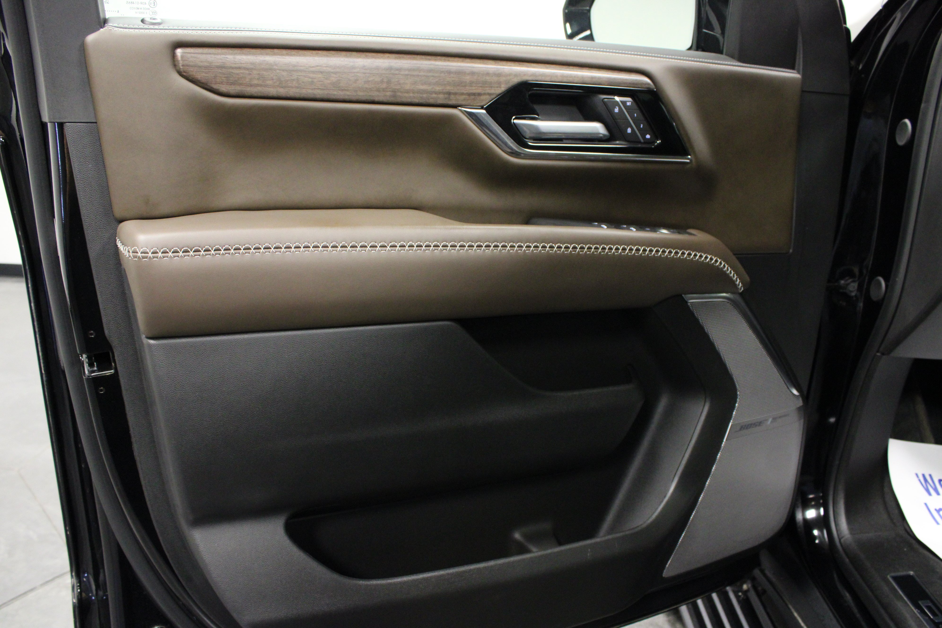Used 2026 GMC Yukon Denali Ultimate AWD/4WD image 11