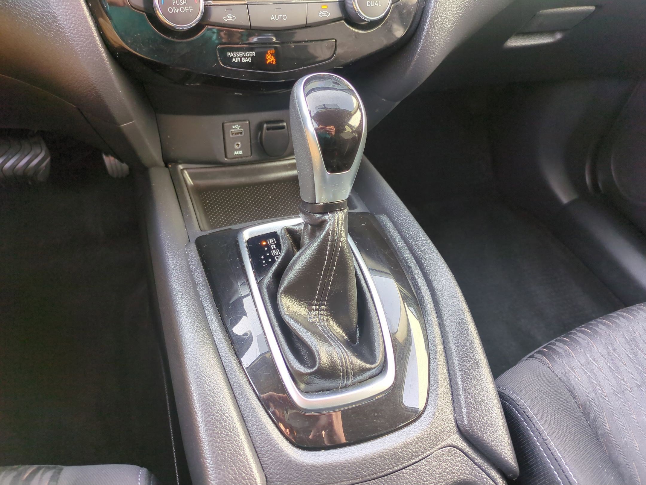 Used 2017 Nissan Rogue SV image 27