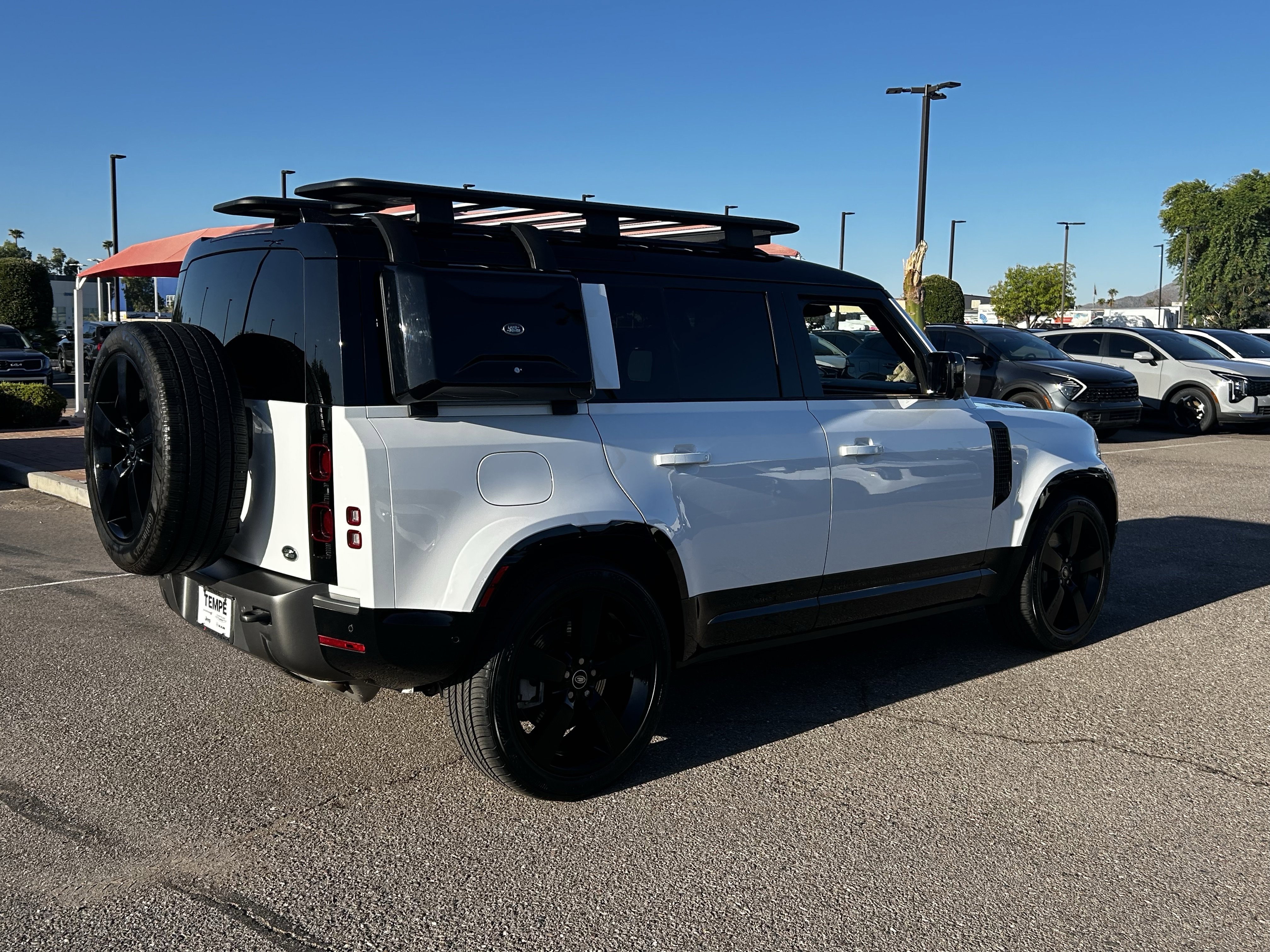 Used 2023 Land Rover Defender 110 X-Dynamic SE image 7