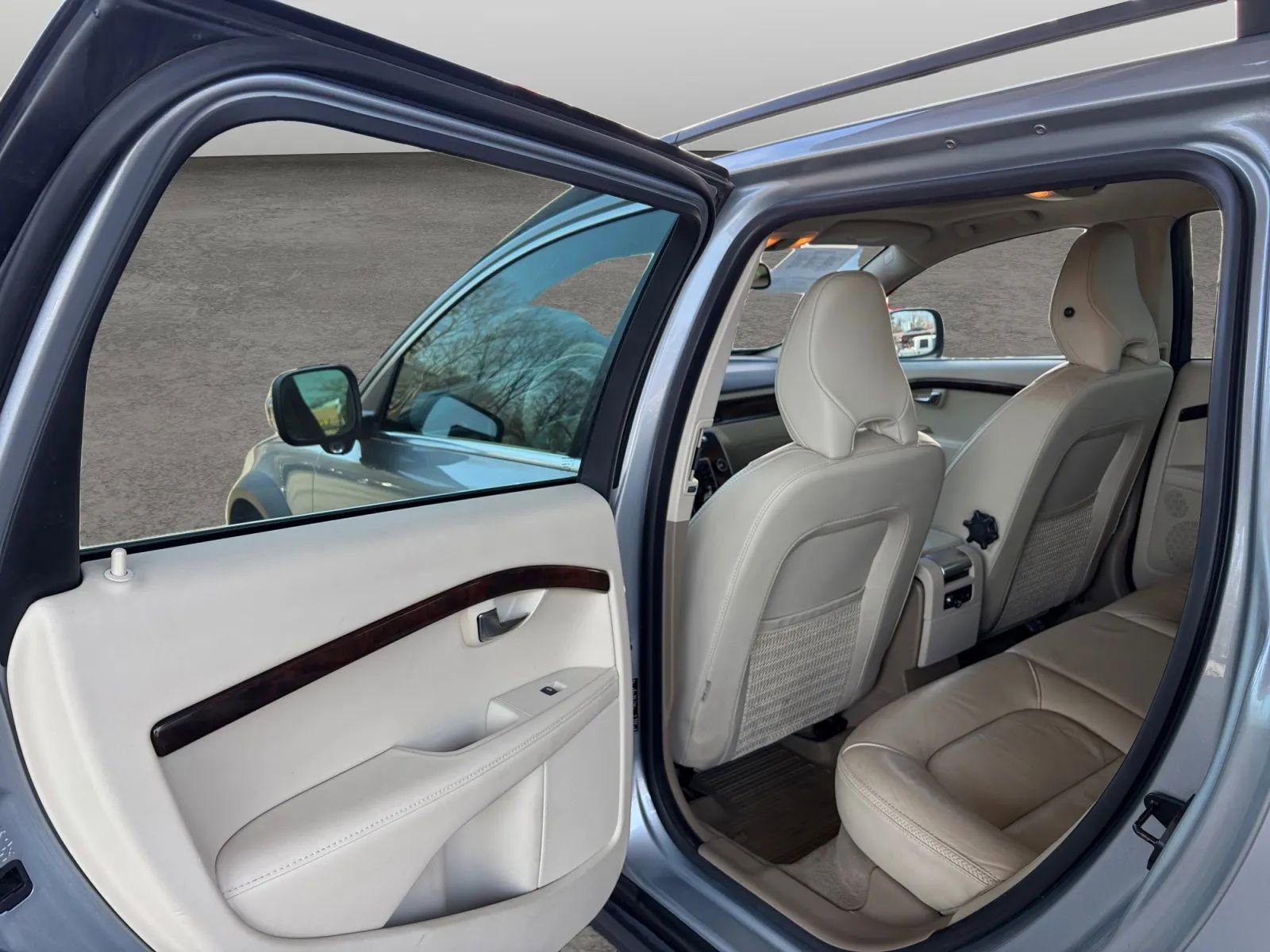 Used 2012 Volvo XC70 T6 image 12