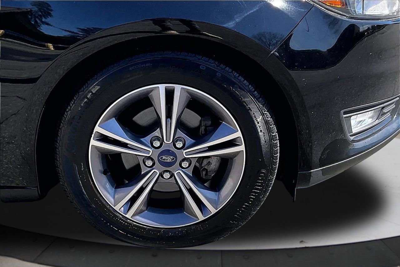 Used 2018 Ford Focus SE w/ SE Appearance Package image 31
