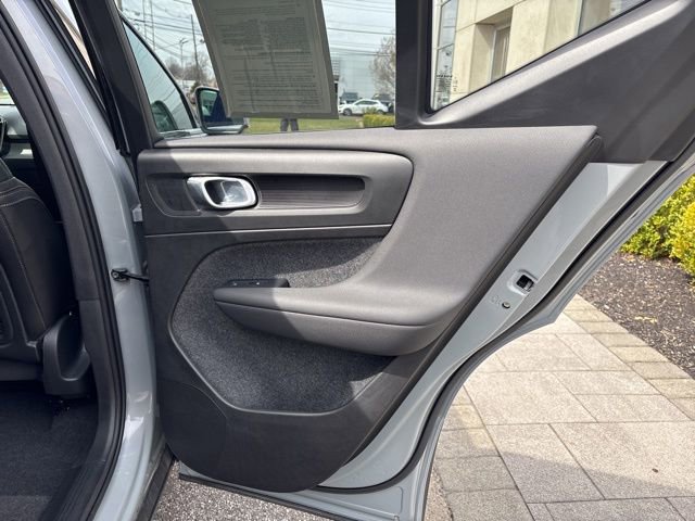 Used 2025 Volvo XC40 B5 Plus image 13