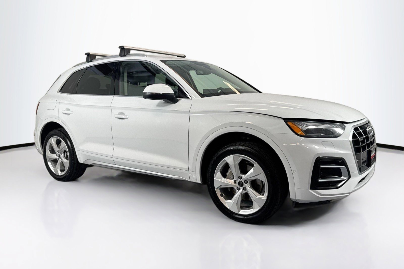 Used 2021 Audi Q5 Prestige w/ Prestige Package image 3