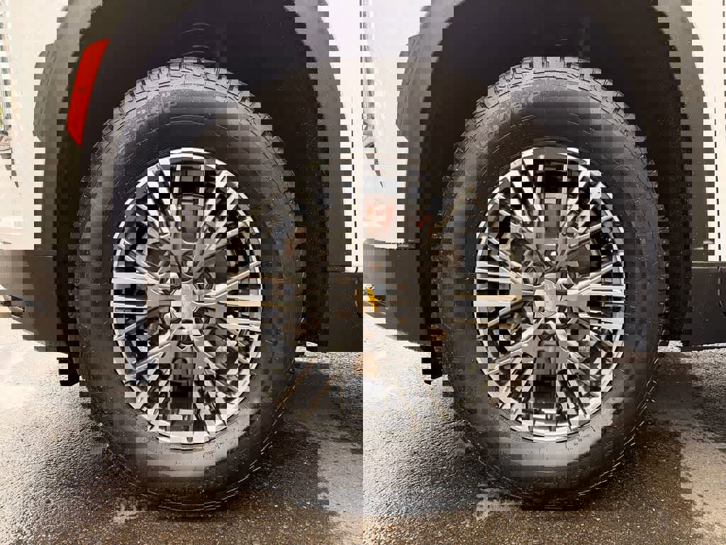 Used 2024 Chevrolet Traverse LT image 8