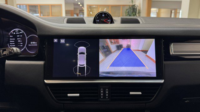 Used 2021 Porsche Cayenne Turbo image 13