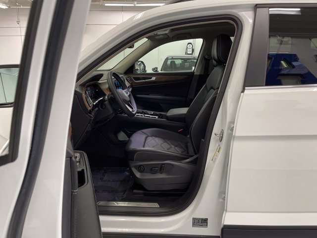 Used 2024 Volkswagen Atlas SE AWD/4WD image 7